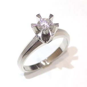 主人からプロポーズの時にもらった婚約指輪