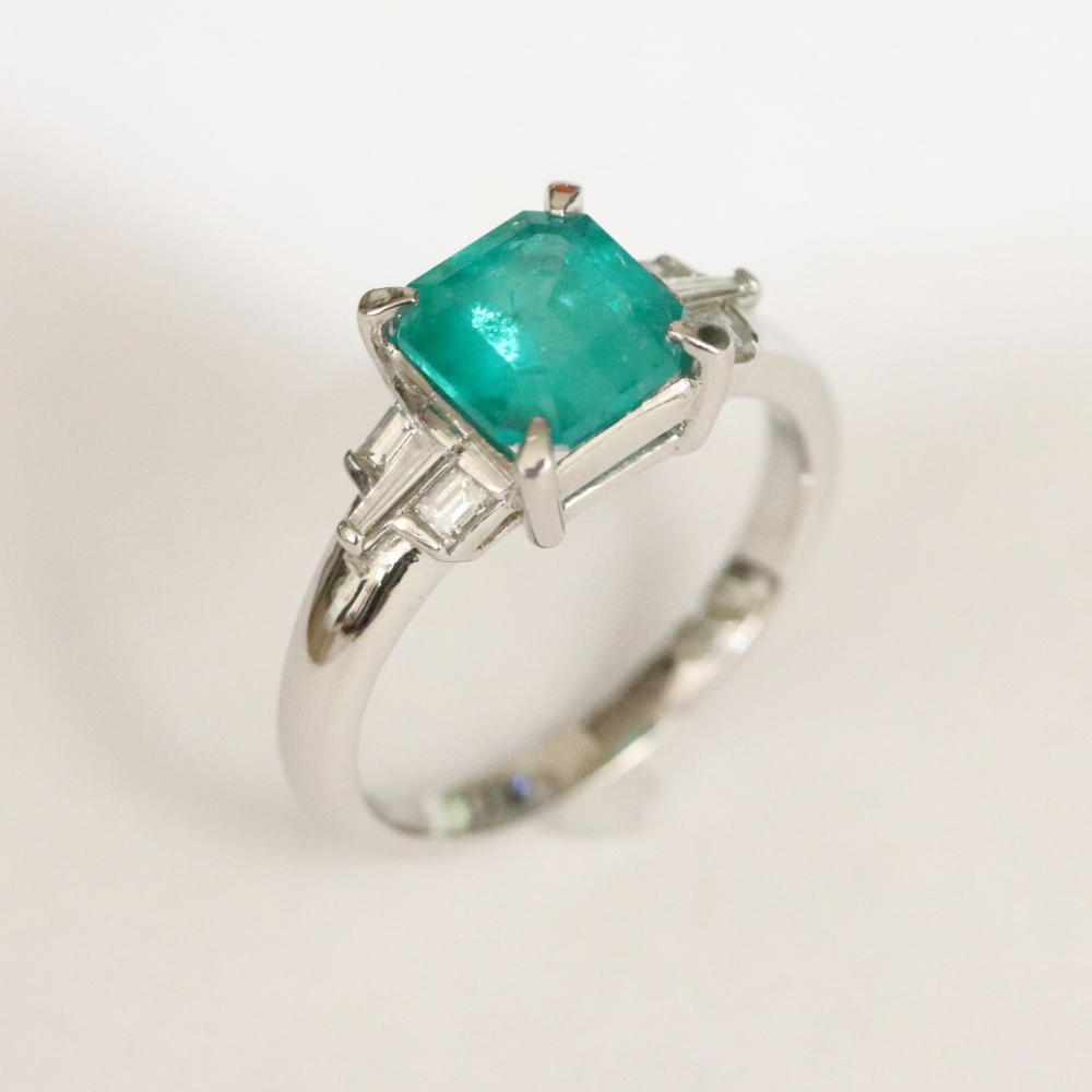 広島市中区K様　プラチナエメラルドペンダントリフォームビフォア