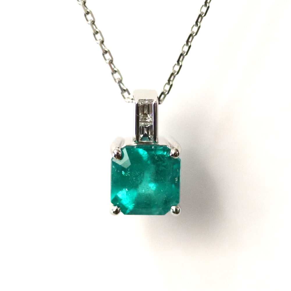 広島市中区K様　プラチナエメラルドペンダントリフォームアフター